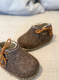 Zapato corte al lado