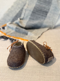 Zapato corte al lado