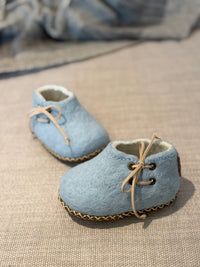 Zapato corte al lado