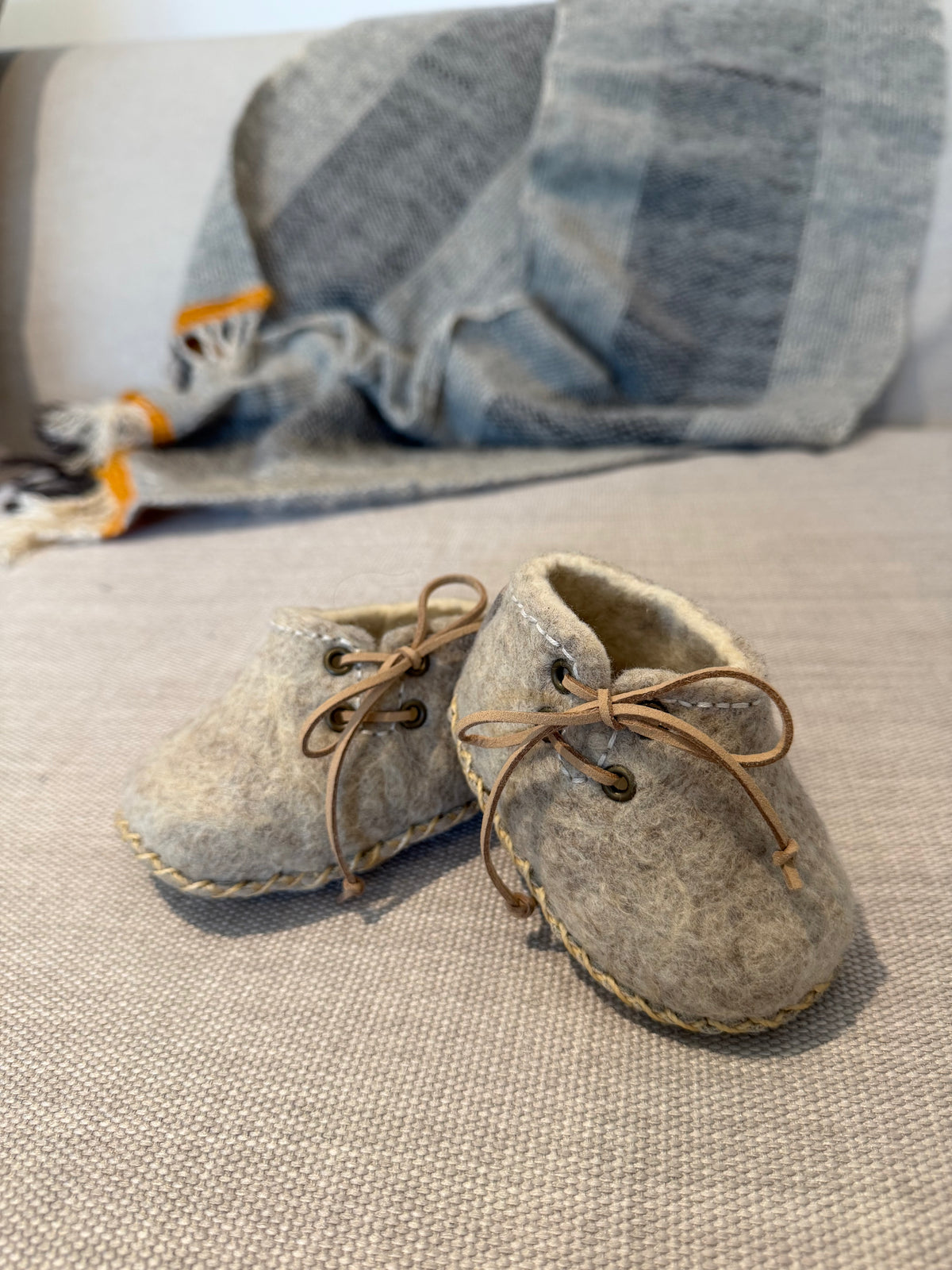 Zapato corte al lado