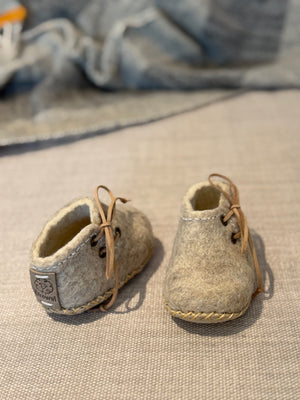 Zapato corte al lado