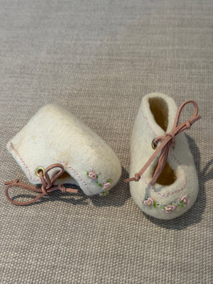 Zapato corte Reina bordado