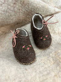 Zapato corte al lado bordado