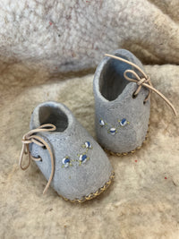 Zapato corte al lado bordado